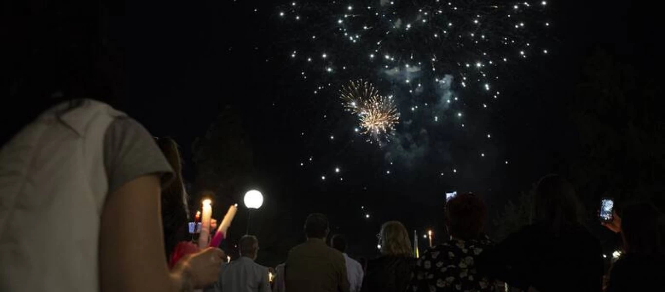 Απίστευτο περιστατικό στην Αγία Παρασκευή: Πήγαν στην Ανάσταση με τις καραμπίνες ανά χείρας - Παρενέβη η αστυνομία